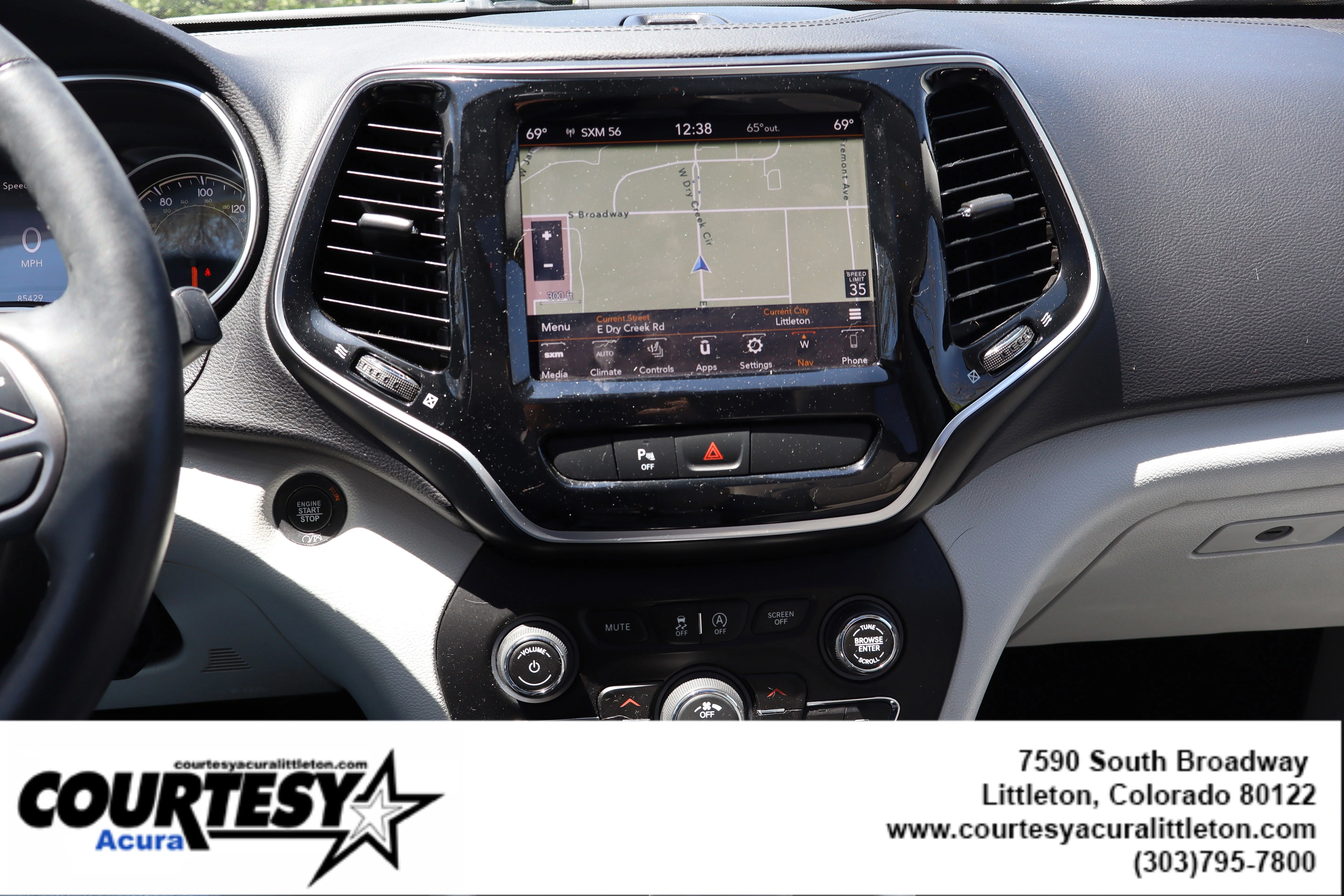 Used 2019 Olive Green Pearlcoat Jeep Limited image 16