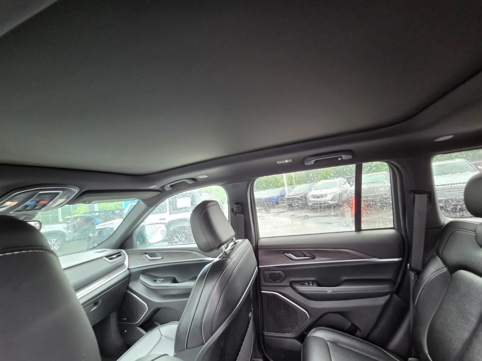 Used 2024 White Jeep 4x4 image 10