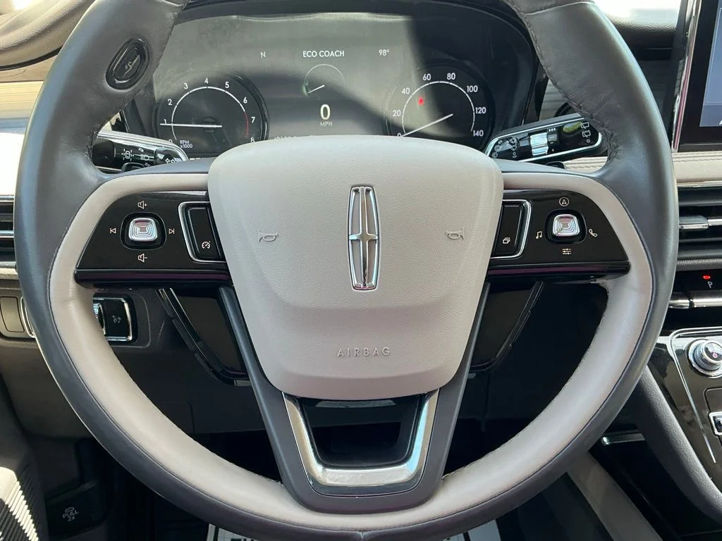 Used 2021 White Lincoln Standard image 43