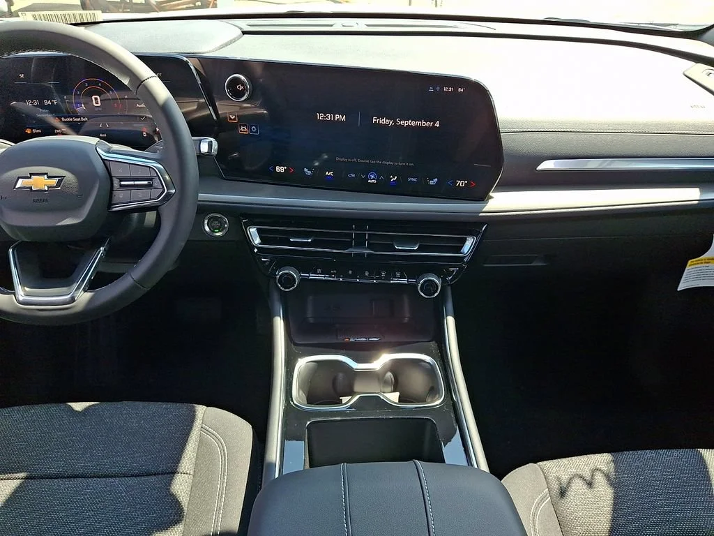 New 2027 Summit White Chevrolet LT image 11