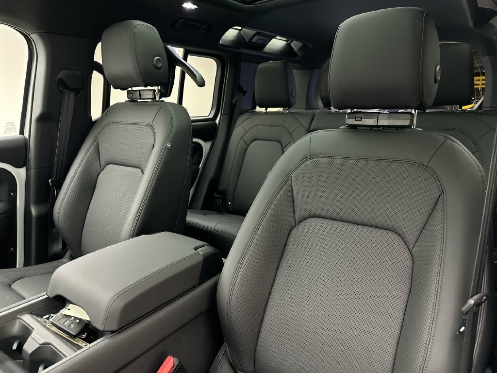 New 2026 Fuji White Land Rover S image 10