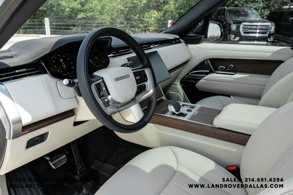New 2027 Fuji White Land Rover SE image 2