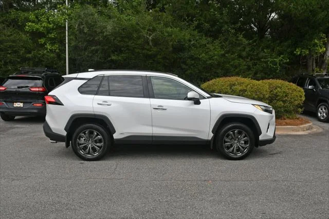 Certified Used 2024 WIND CHILL PEARL Toyota  image 5