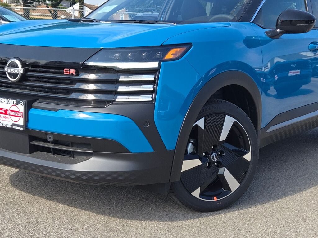 New 2026 White Nissan SR image 3