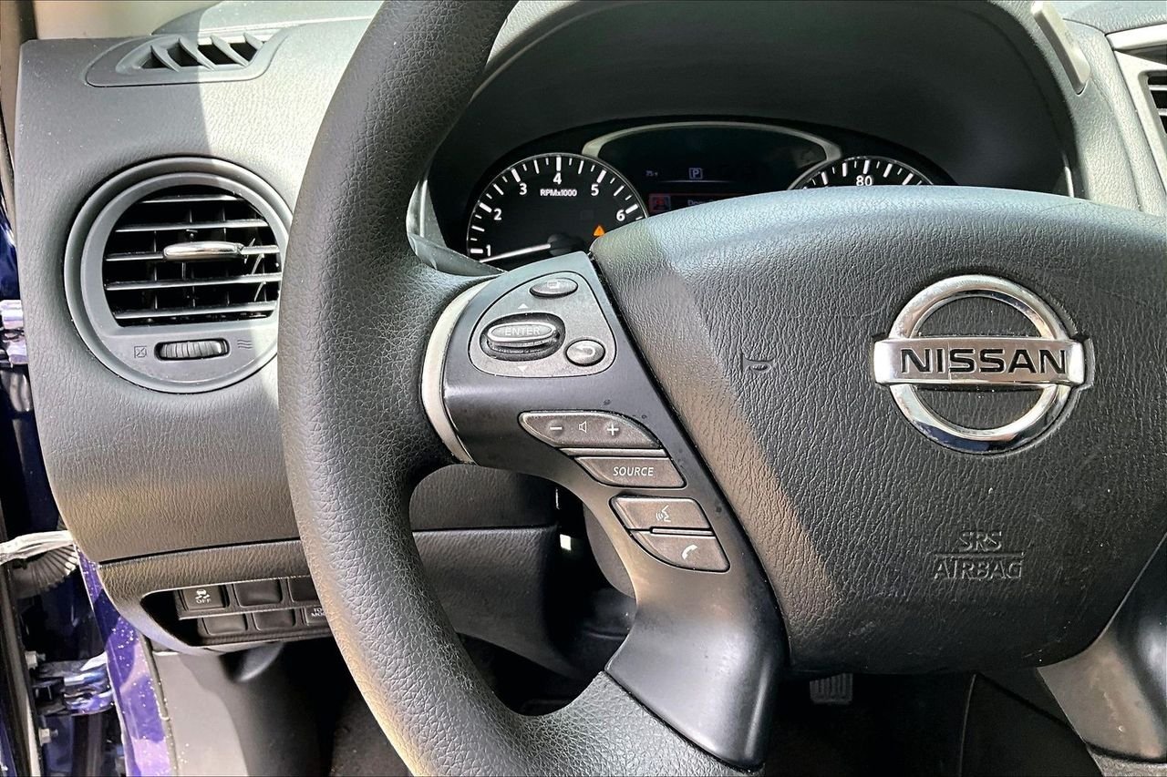 Used 2020 Blue Nissan S image 10