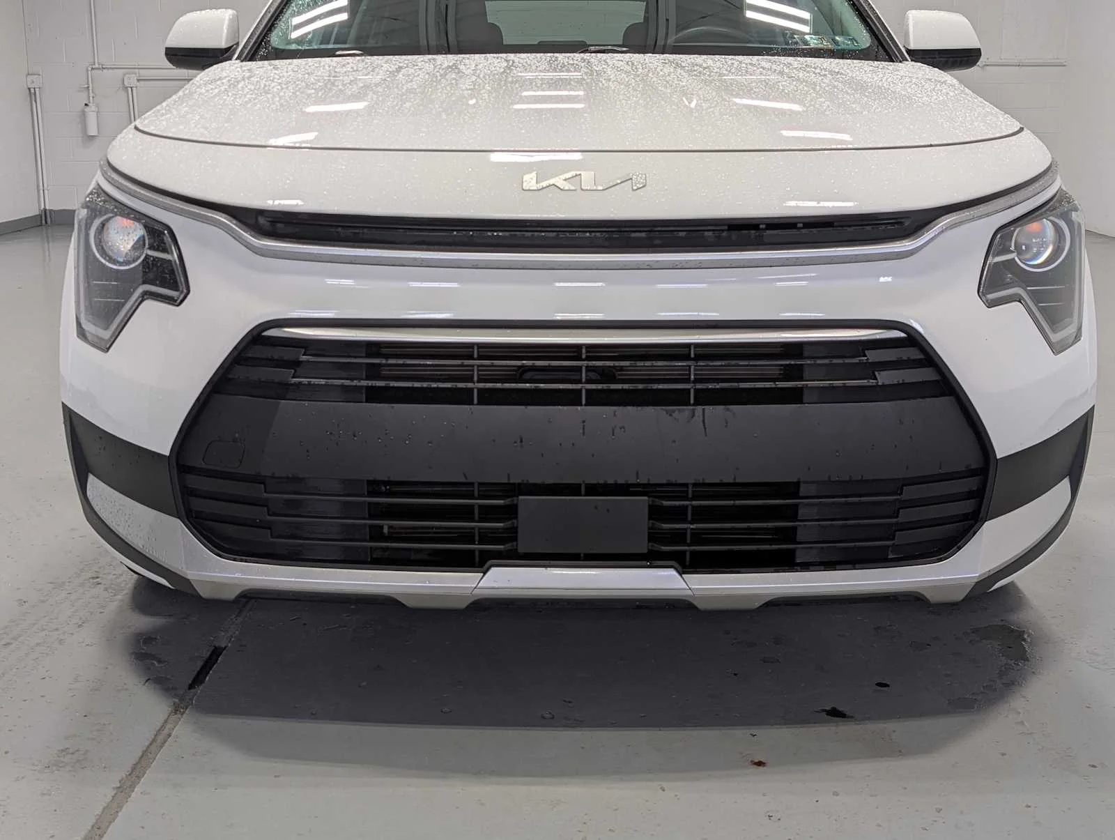 Used 2024 Snow White Pearl Kia EX image 2