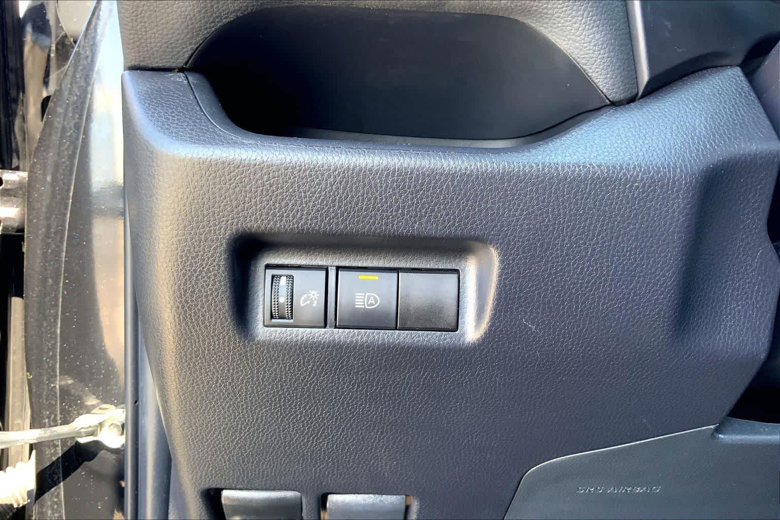 Used 2025 Midnight Black Metallic Toyota LE image 33