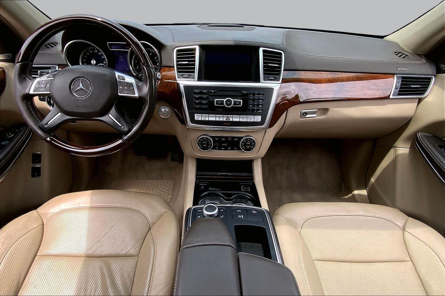 Used 2014 Polar White Mercedes-Benz GL 550 image 16