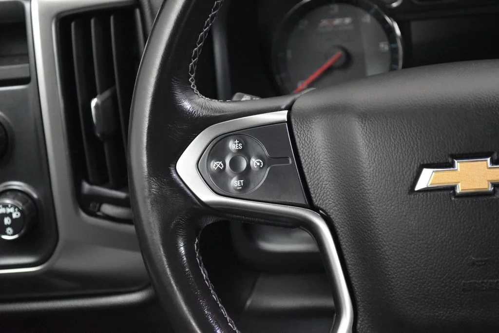 Used 2018 Black Chevrolet LT image 9
