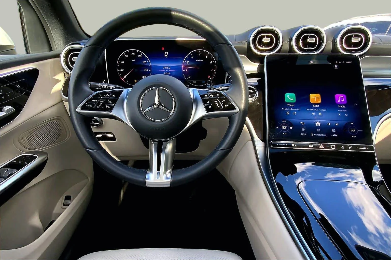 Certified Used 2025 Polar White Mercedes-Benz GLC 300 image 6