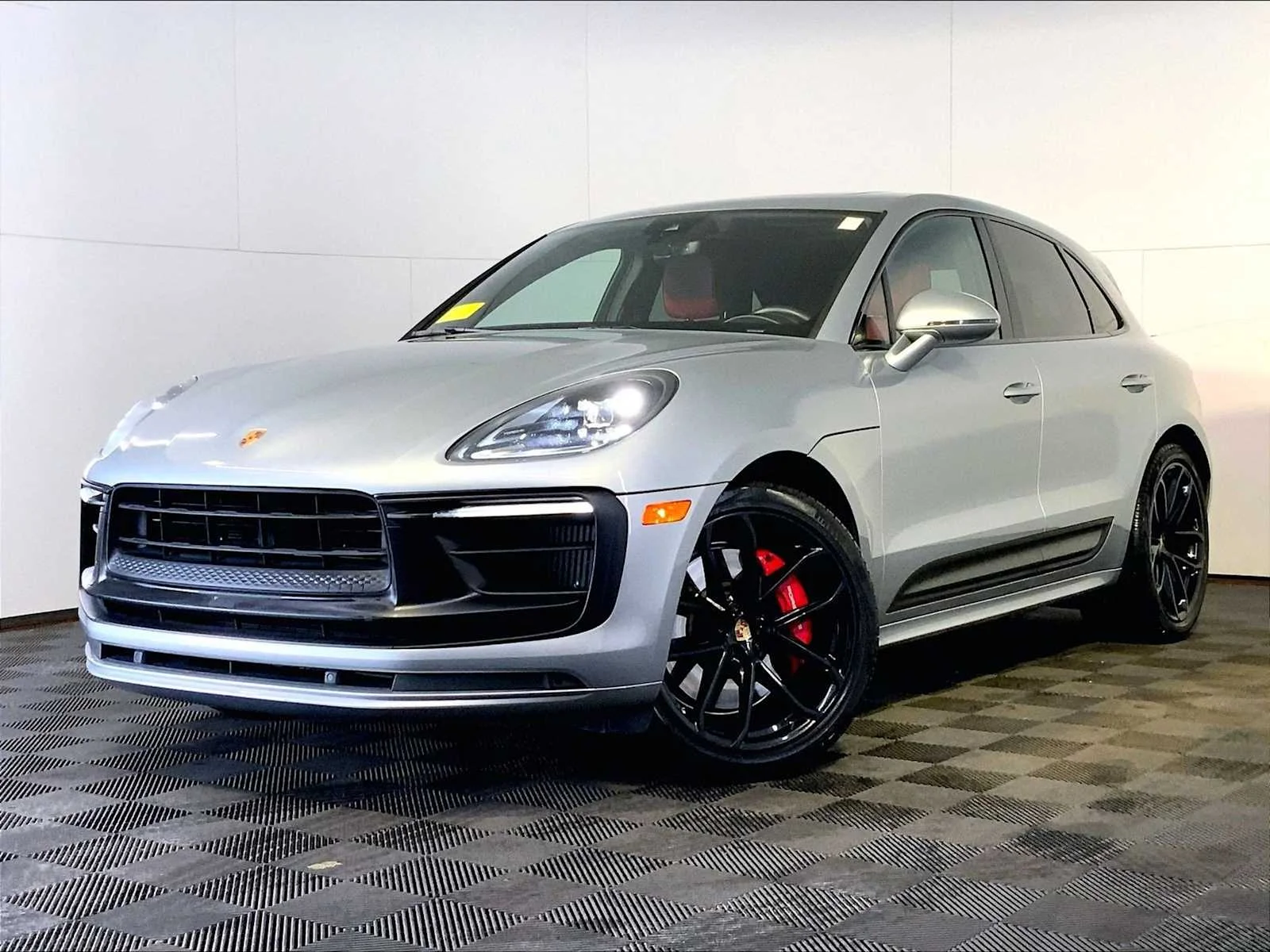 2022 Porsche Macan GTS's photo