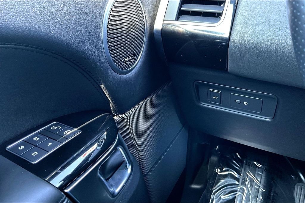 Used 2020  Land Rover HSE image 16