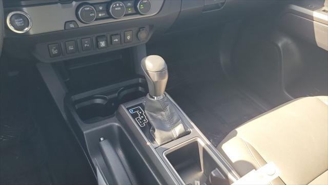 Certified Used 2022 LUNAR ROCK Toyota  image 15
