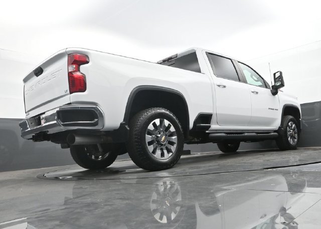 Used 2024 Summit White Chevrolet LT image 26