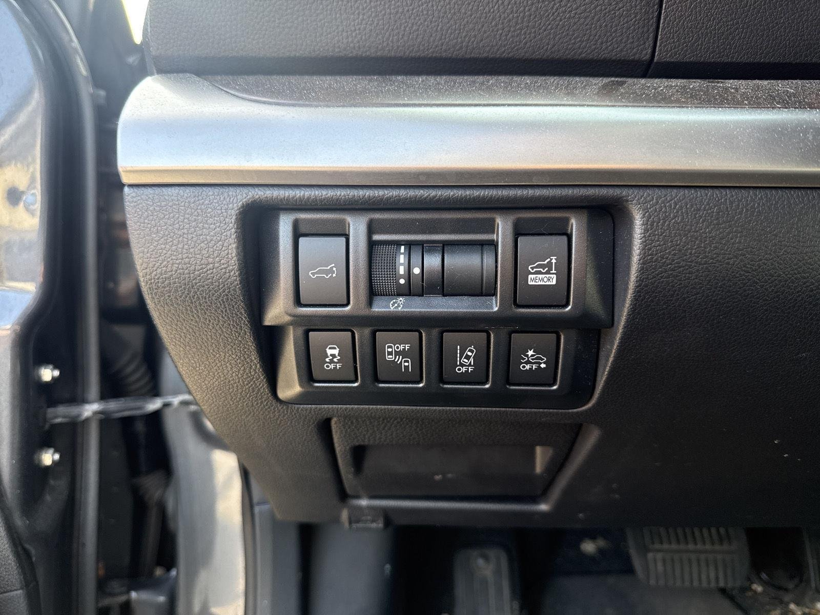 Used 2018 Magnetite Gray Metallic Subaru Limited image 17