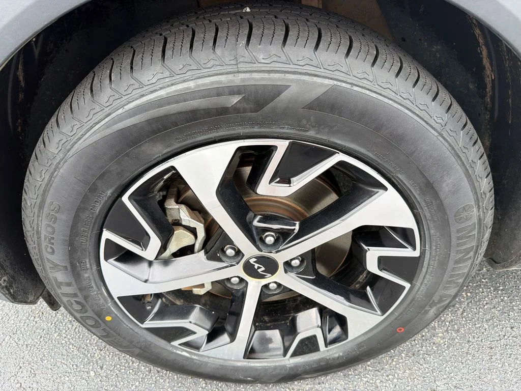 Used 2023 White Kia EX image 11