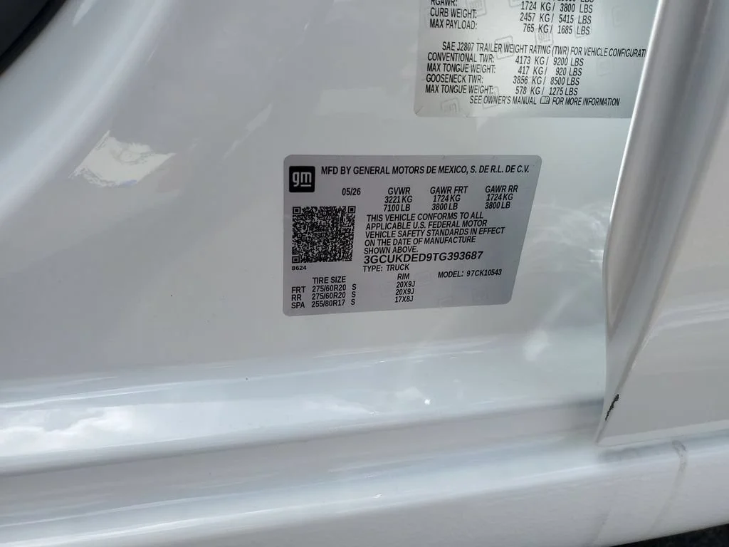 New 2026 Summit White Chevrolet LT image 39