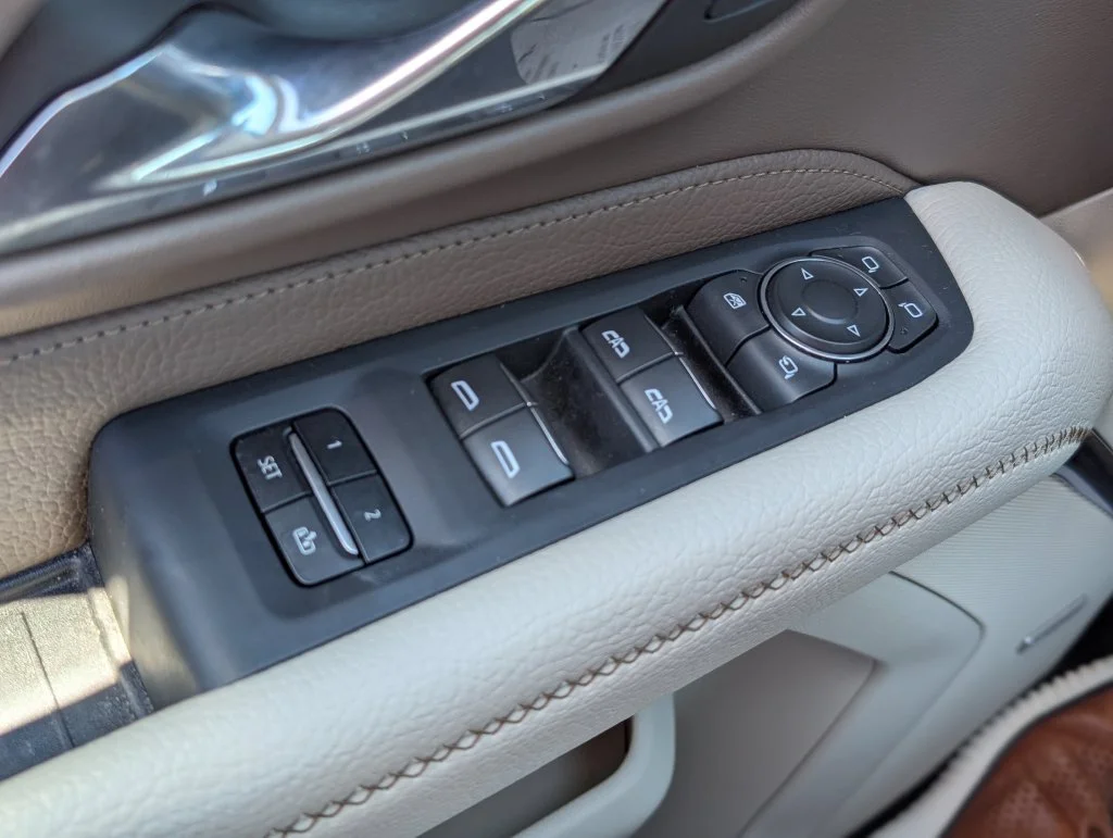 Used 2023 White GMC Denali image 19