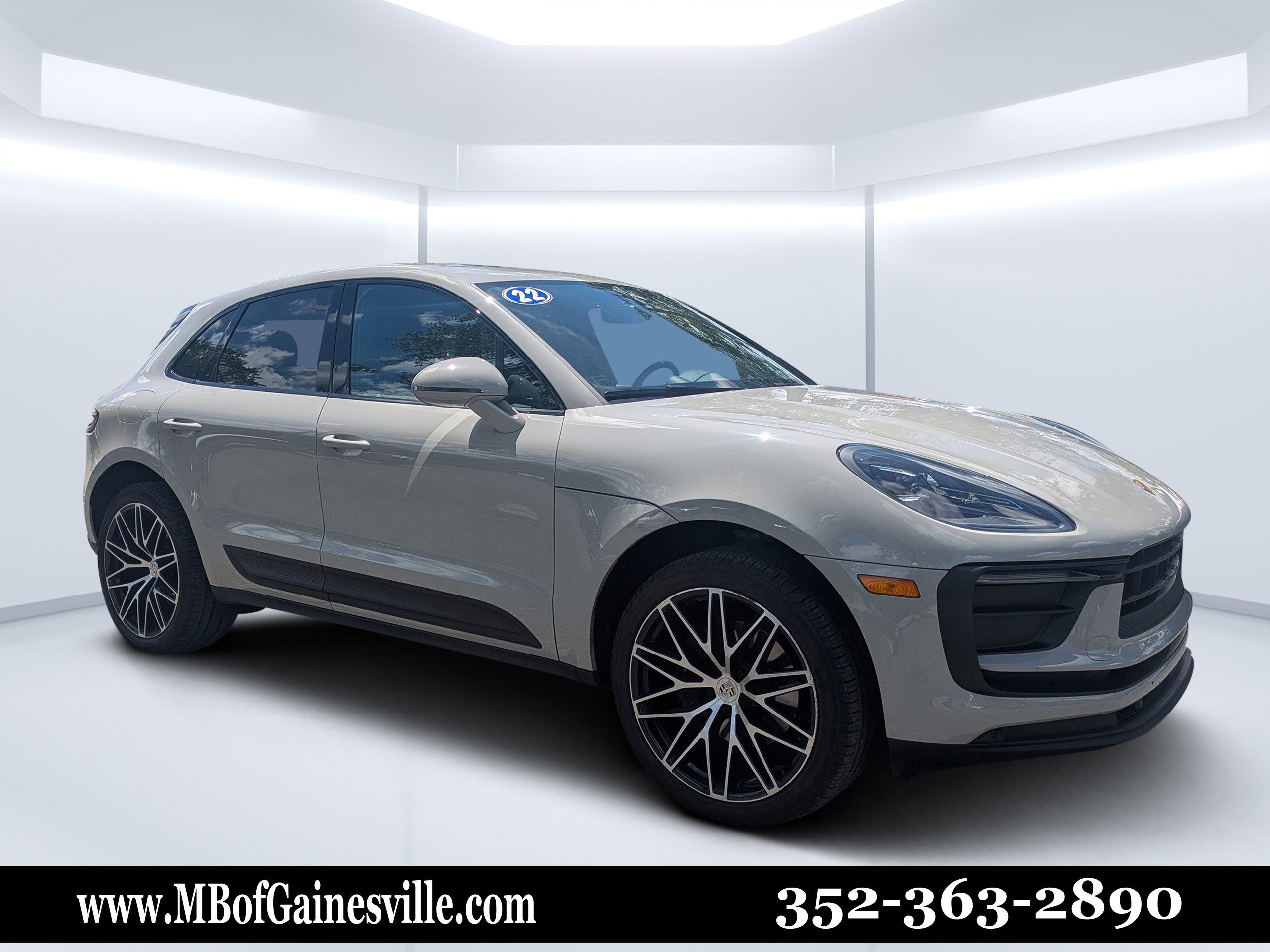 2022 Porsche Macan -'s photo