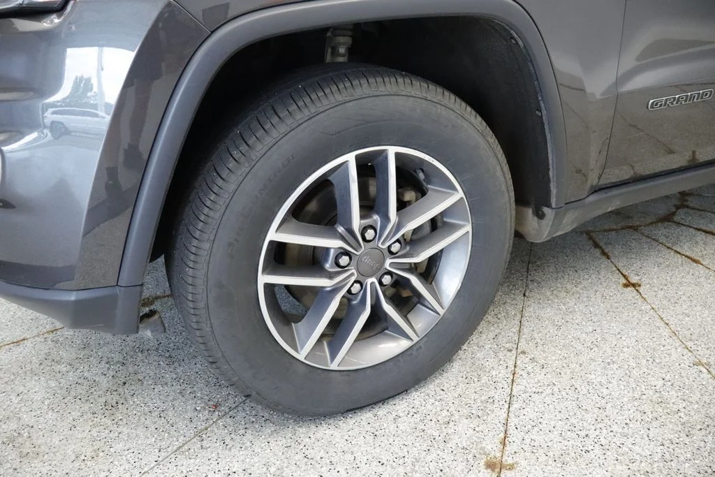 Certified Used 2020 Gray Jeep Limited image 18