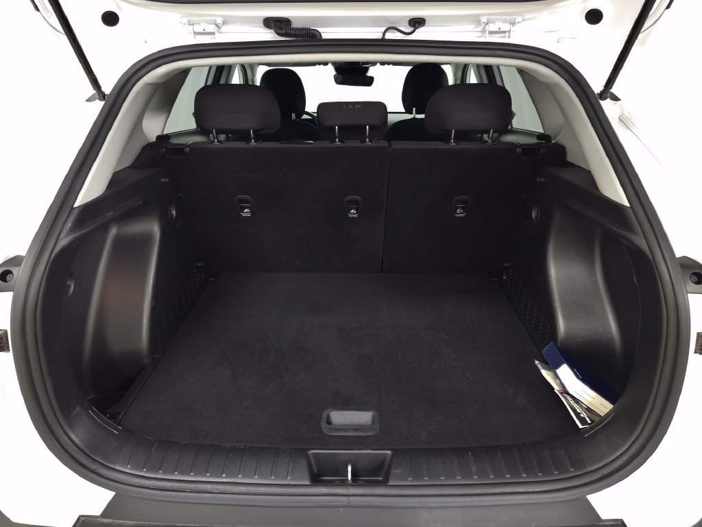 Certified Used 2025 Atlas White Hyundai SEL image 8