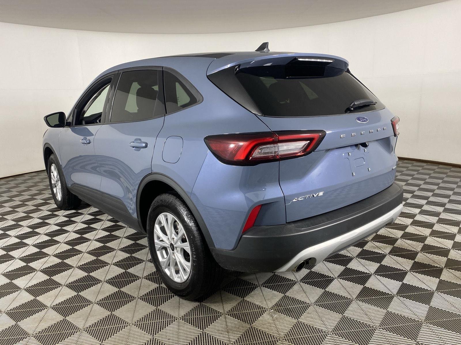 Used 2025 Vapor Blue Ford  image 8