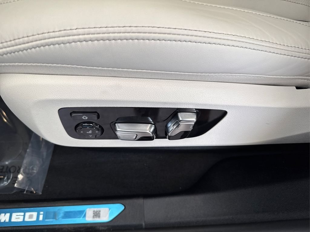 New 2026 Singapore Grey II Metallic BMW M60i image 25