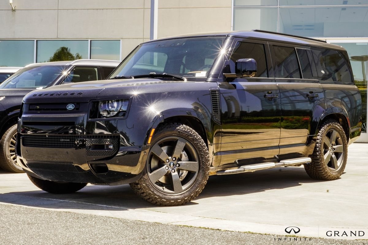 Used 2023 Black Land Rover X-Dynamic SE image 1