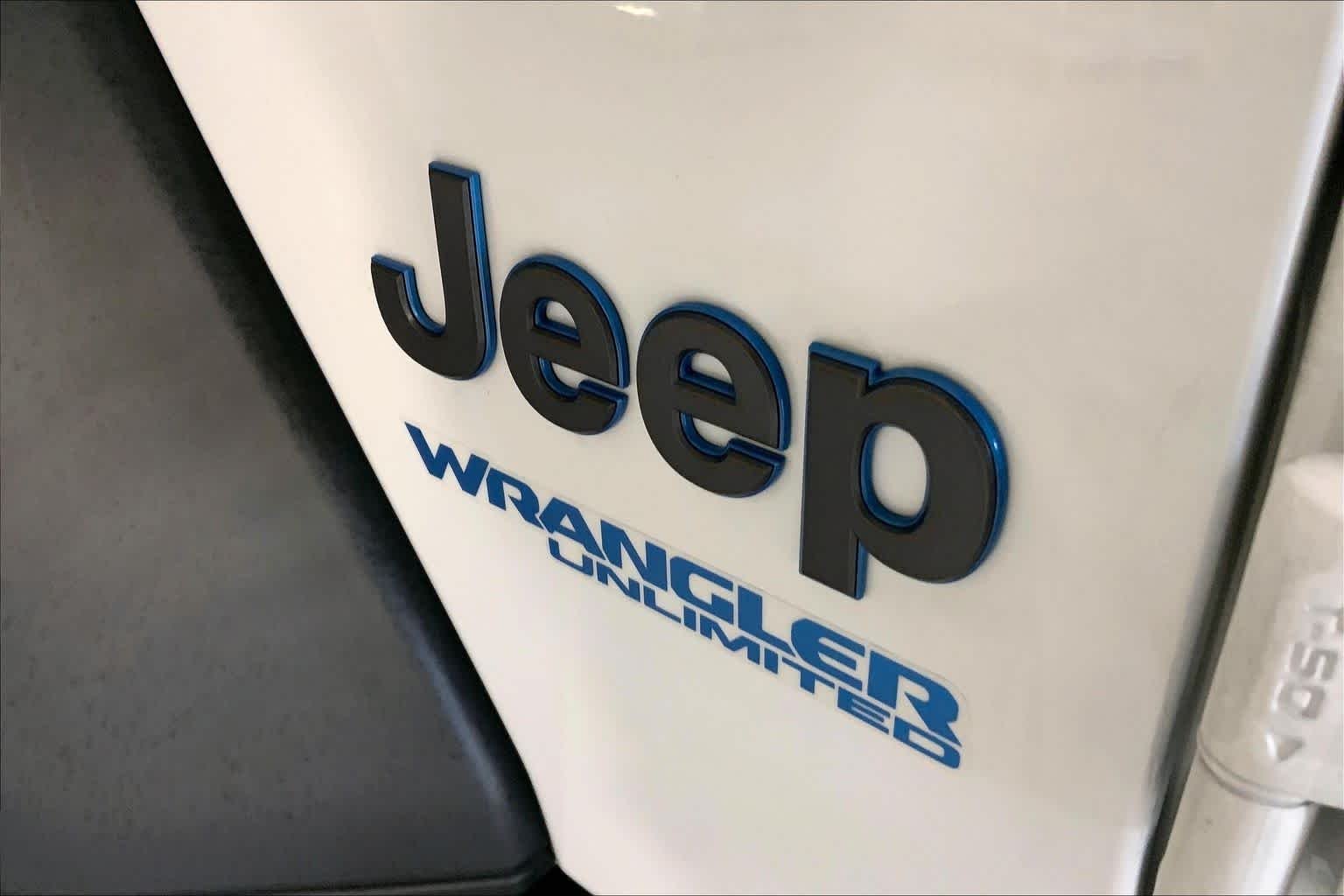 Used 2022 Bright White Clearcoat Jeep Unlimited Rubicon image 30