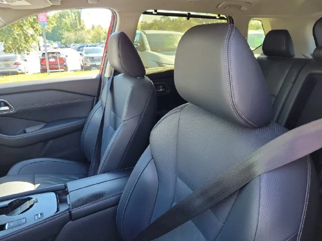 Used 2025 Red Nissan Platinum image 20