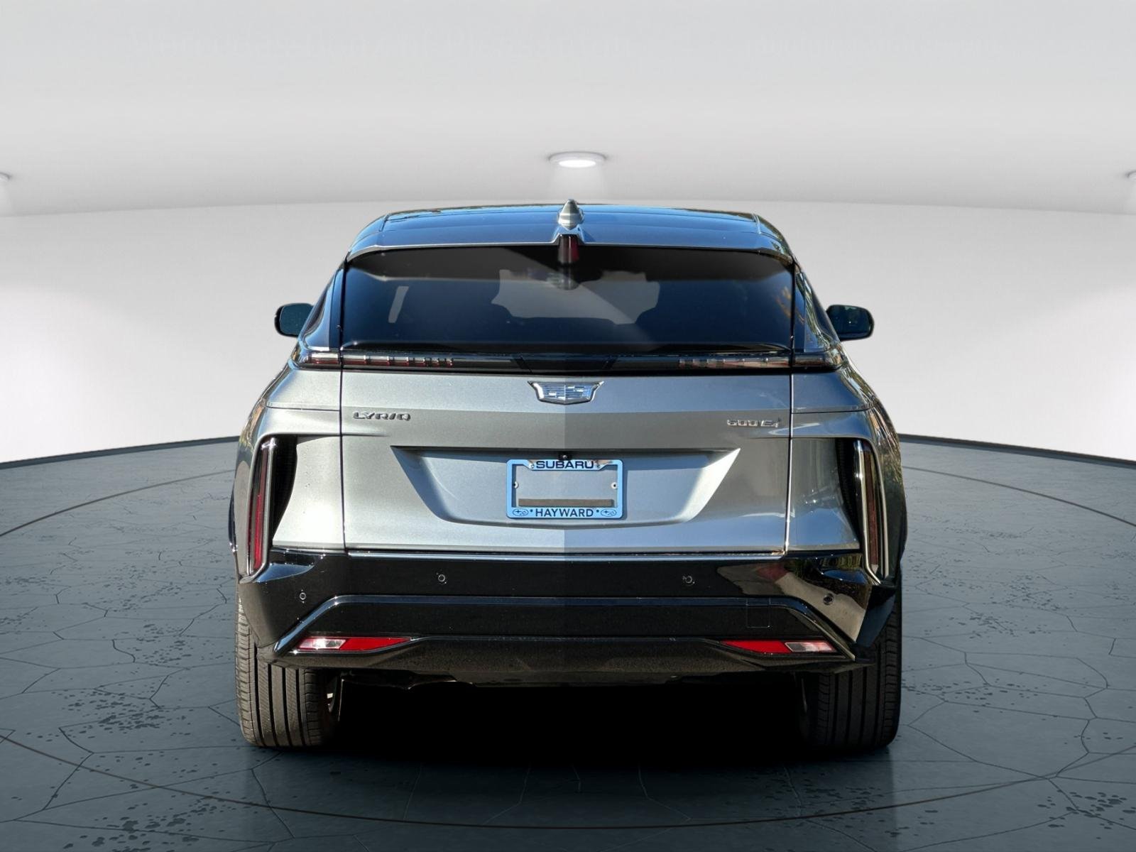 Used 2024 Silver Metallic Cadillac Luxury 4D Sport Utility image 5