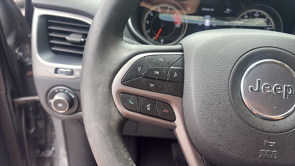 Used 2022 Gray Jeep Latitude Lux image 20