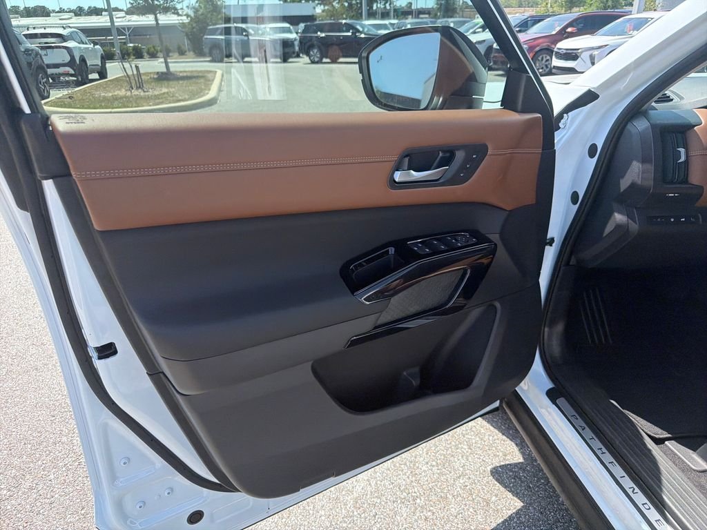 New 2026 Nissan Pathfinder Platinum 4D Sport Utility