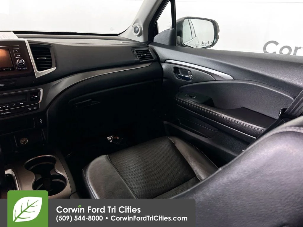 Used 2017 Silver Honda RTL image 25