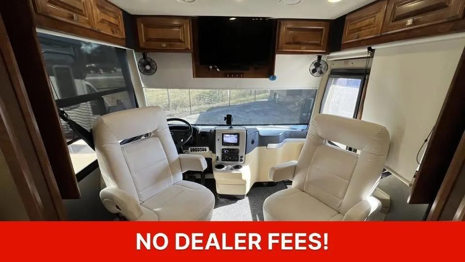 Used 2013  TIFFIN  image 2