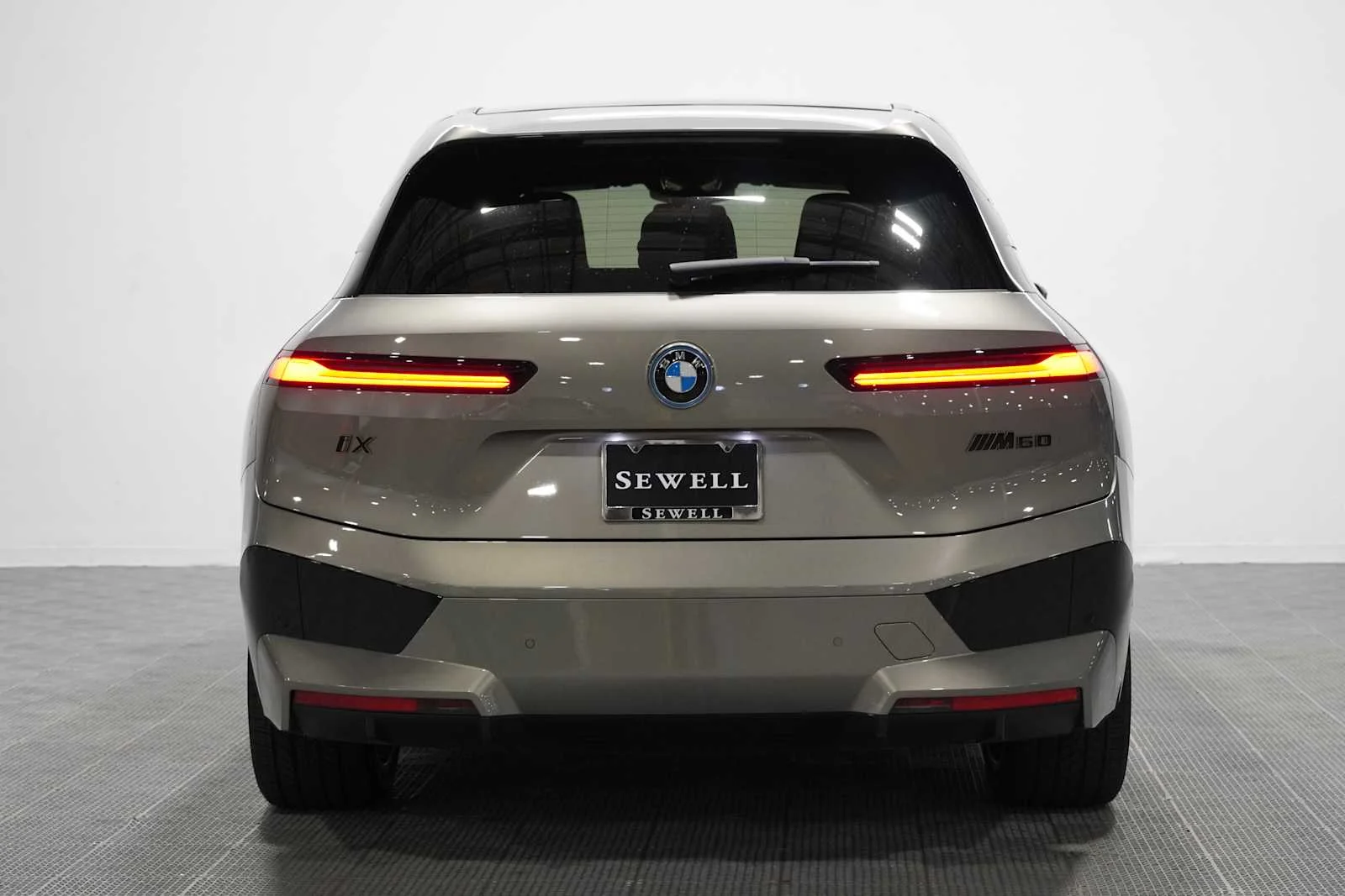 Certified Used 2024 Oxide Grey Metallic BMW M60 image 5