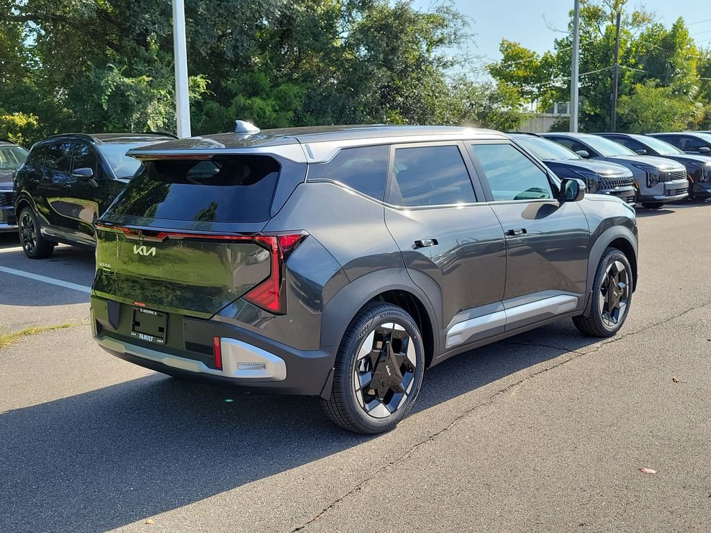 New 2027 Interstellar Gray Kia S image 6