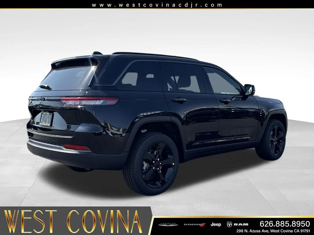 New 2026 Diamond Black Crystal Pearl-Coat Exterior Paint Jeep Limited image 7