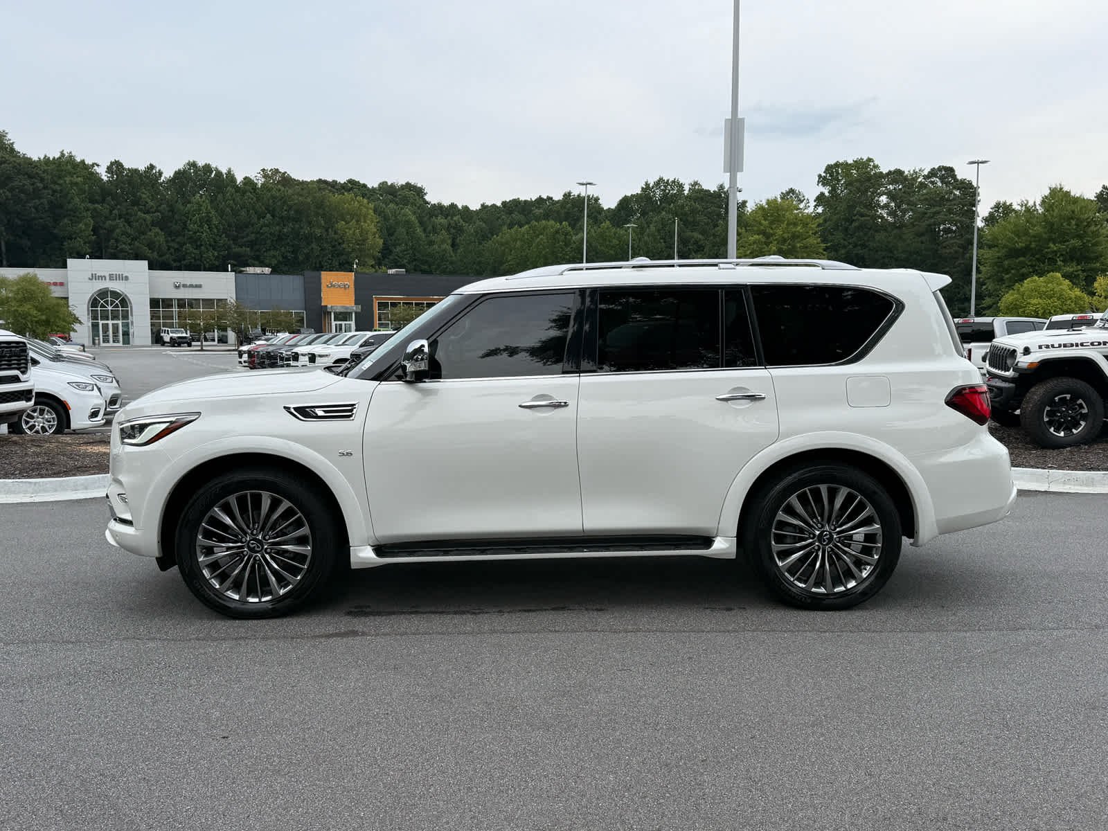 Used 2019 Moonstone White INFINITI LUXE image 2