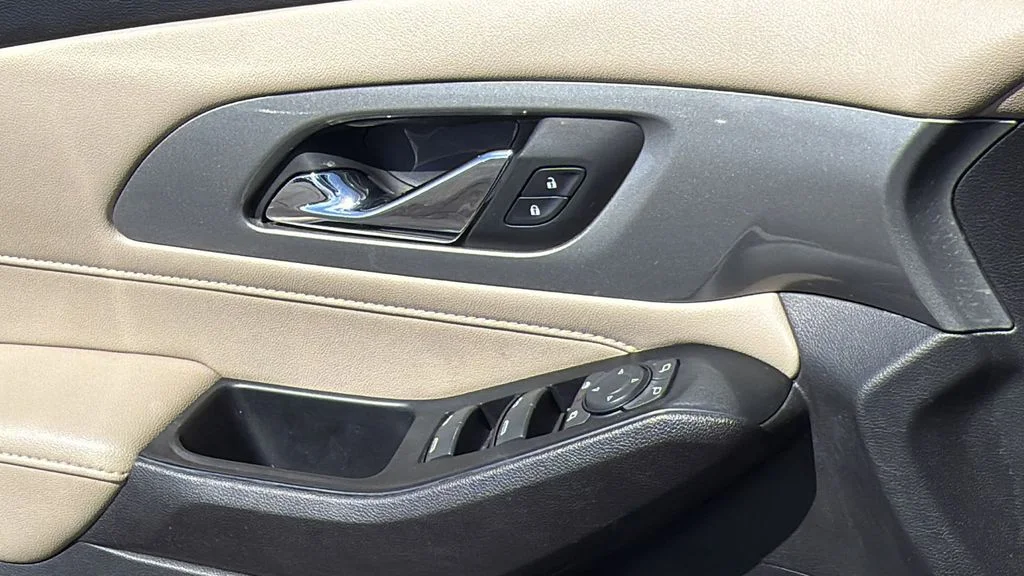 Used 2023 Summit White Chevrolet LT Leather image 22