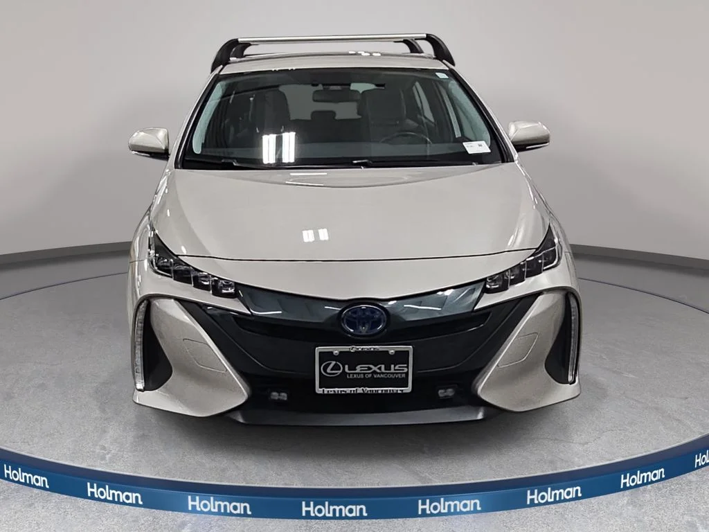 Used 2020 Silver Toyota XLE image 3