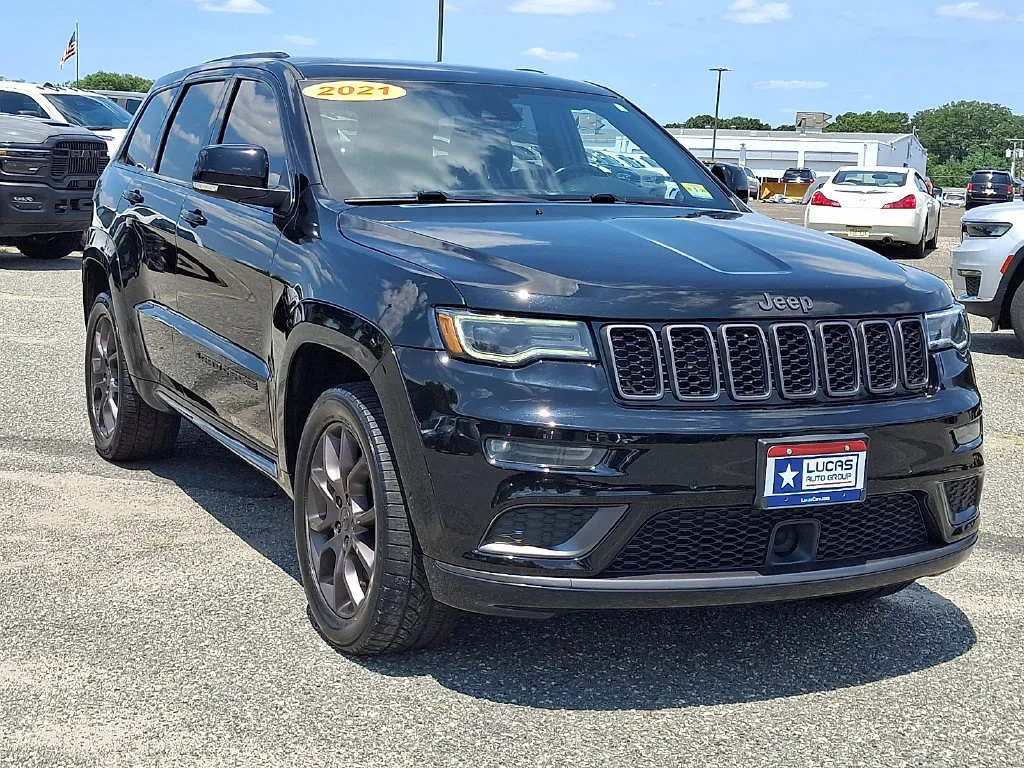 Used 2021 Diamond Black Crystal Pearlcoat Jeep High Altitude image 2