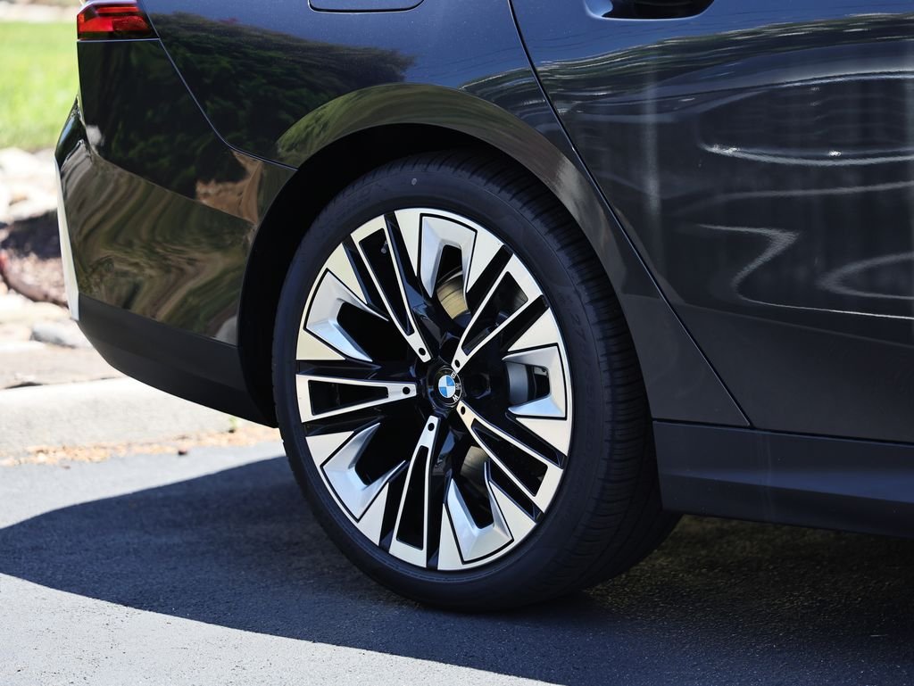 New 2027 Dark Graphite Metallic BMW 530i image 6
