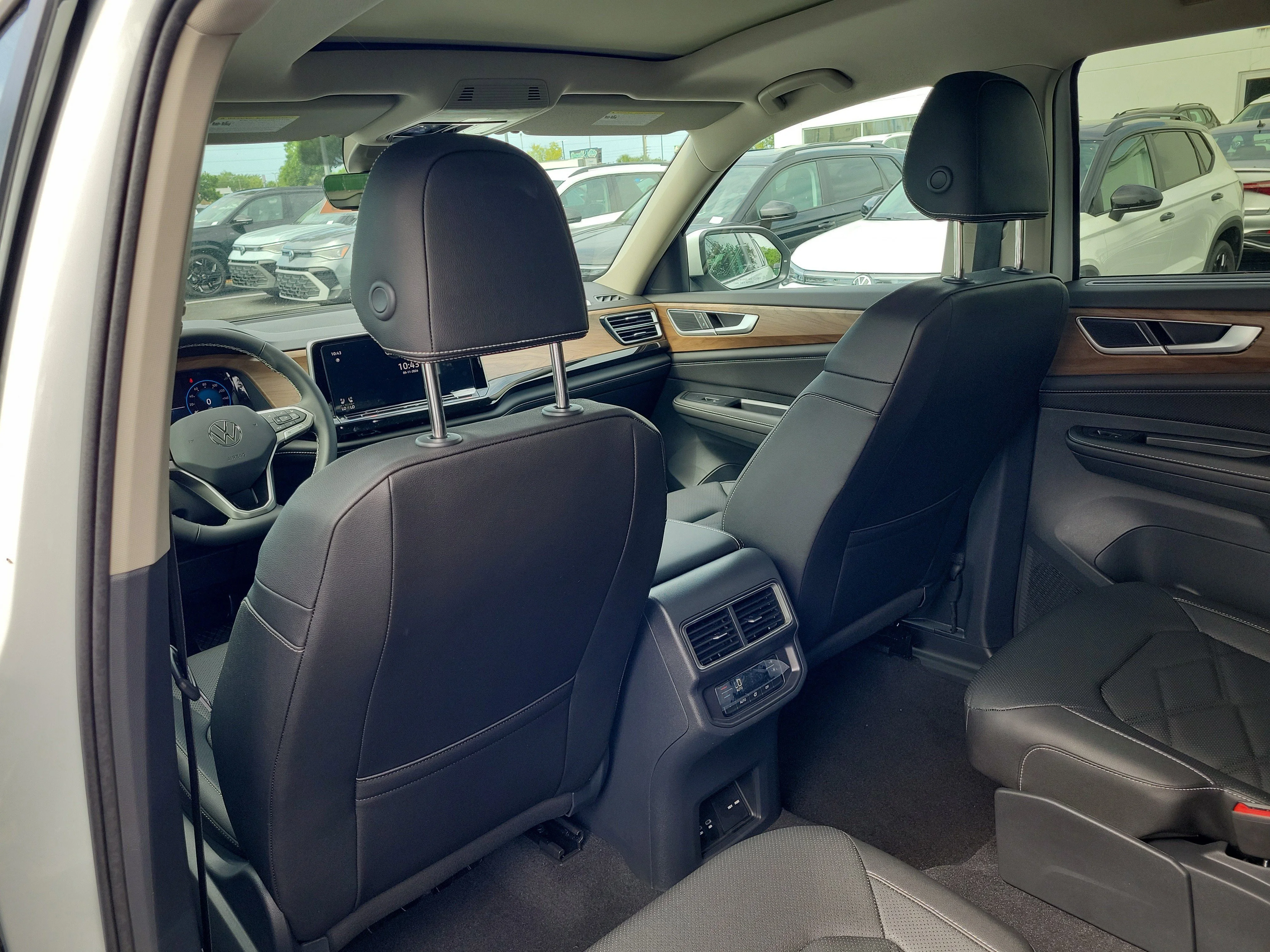 New 2026 White Volkswagen SE w/Technology image 13