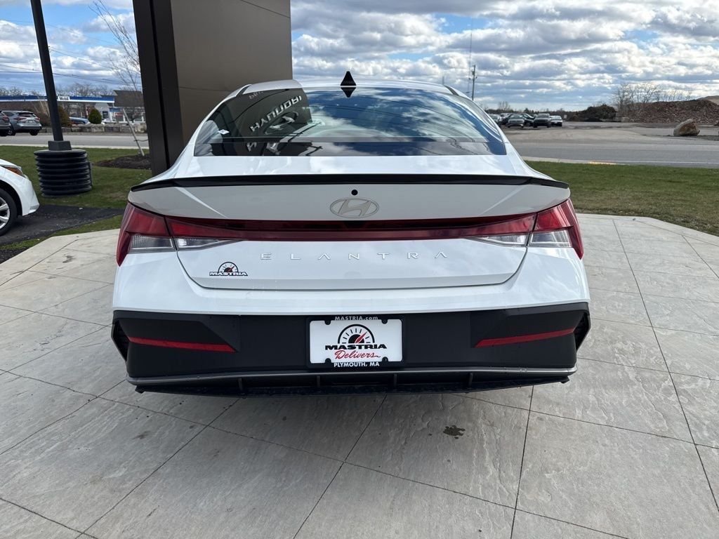 New 2026 White Hyundai SEL Sport image 3