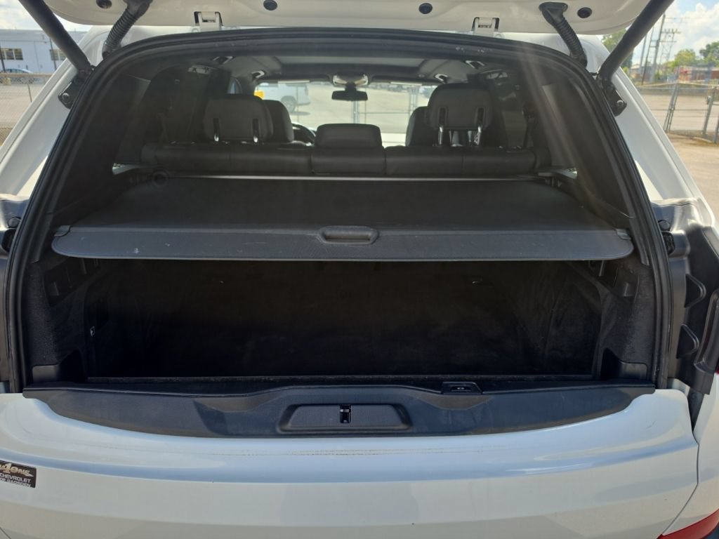 Used 2020 White BMW xDrive40i image 9