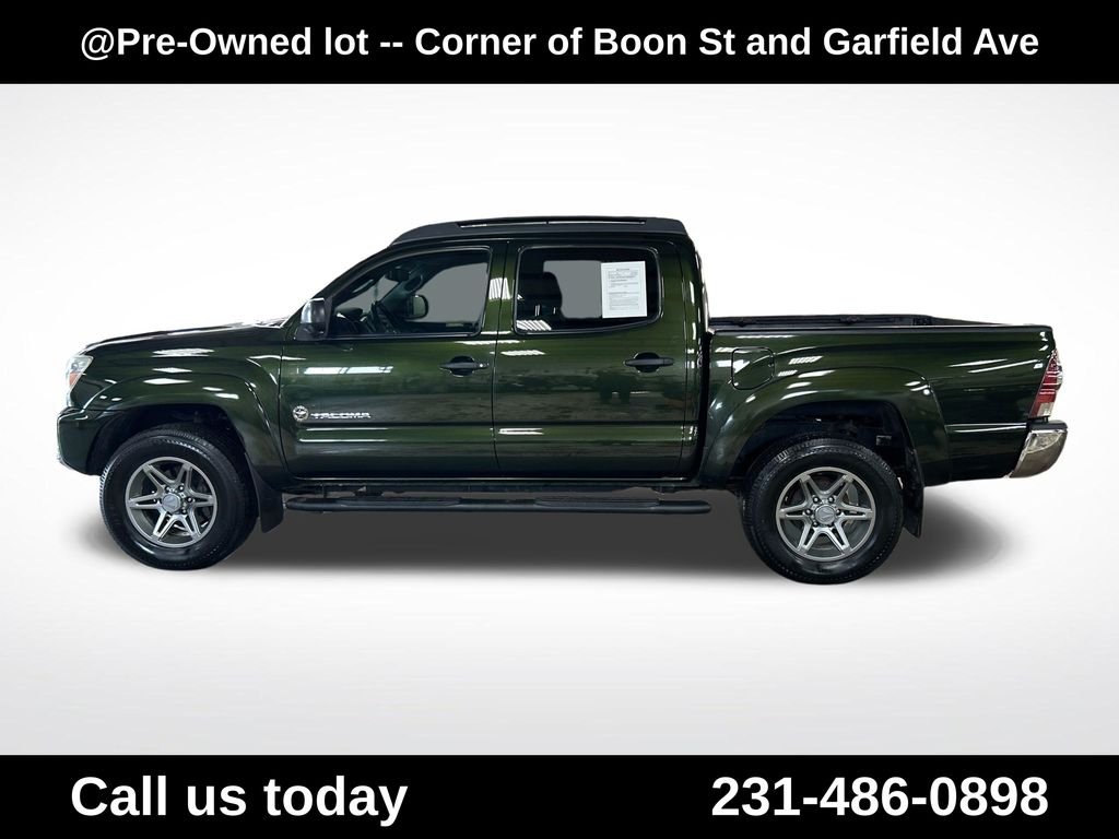 Used 2013 Green Toyota Base image 2