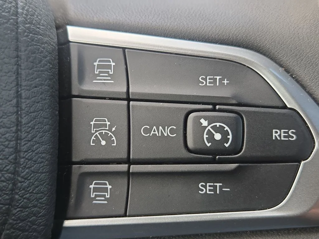 Used 2025 Silver Jeep Limited image 52