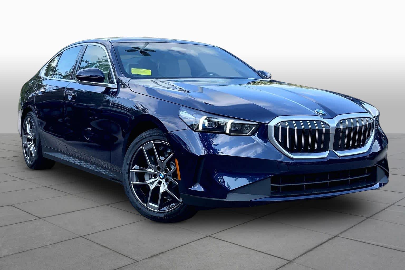 New 2027 Tanzanite Blue II Metallic BMW 530i xDrive image 2
