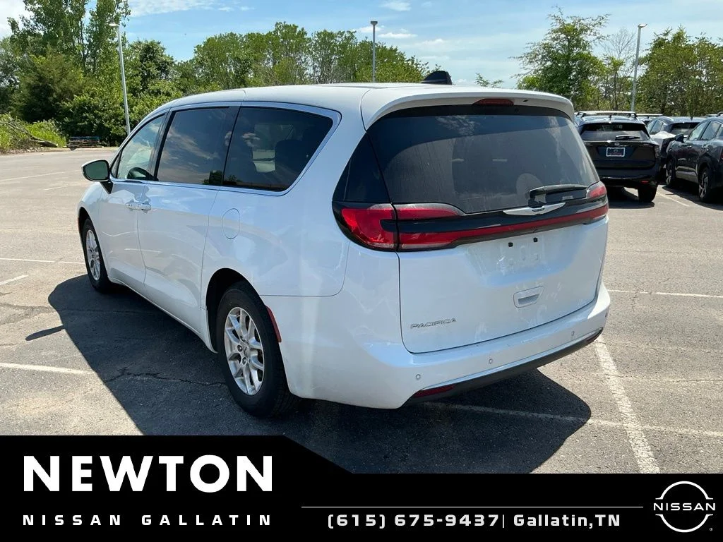 Used 2023 White Chrysler Touring L image 5